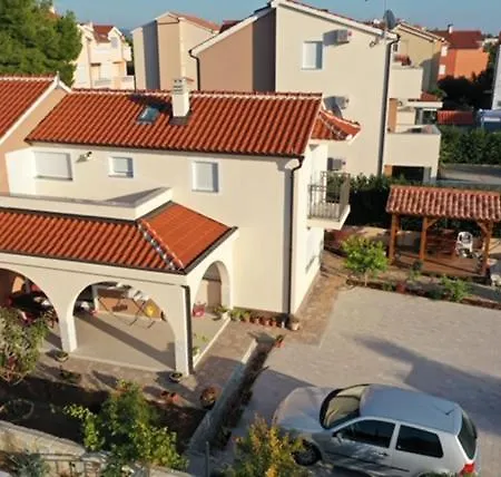 Ninic Apartment *