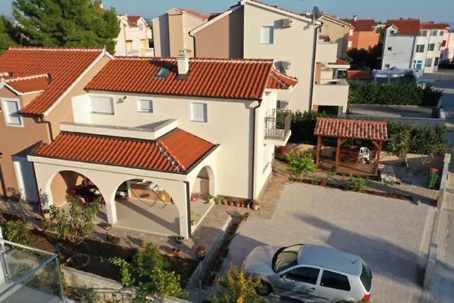 Ninic Апартаменты *